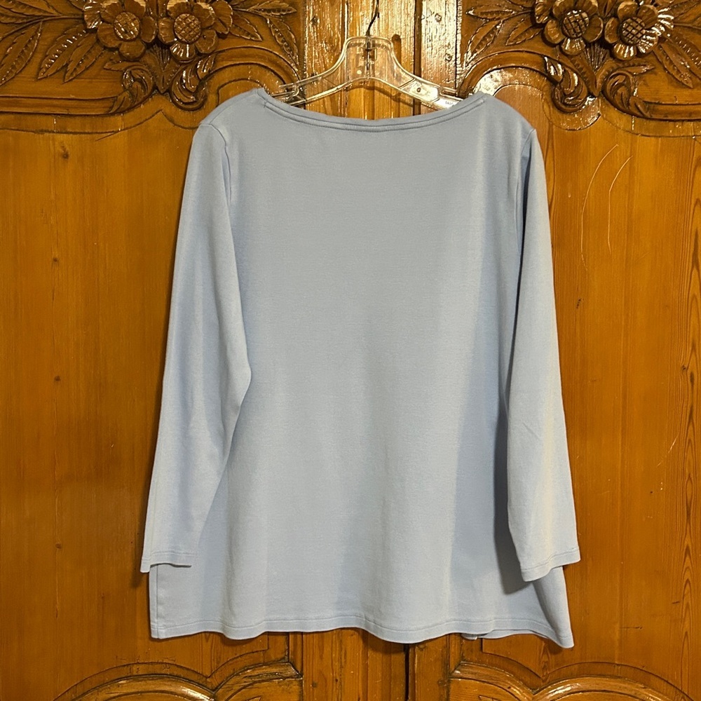 Chico's Periwinkle Blue 3/4 Sleeve Top with Side Button Detail. 2 (large) - Picture 3 of 6